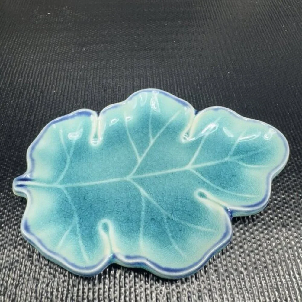 Pottery Dish vintage leaf